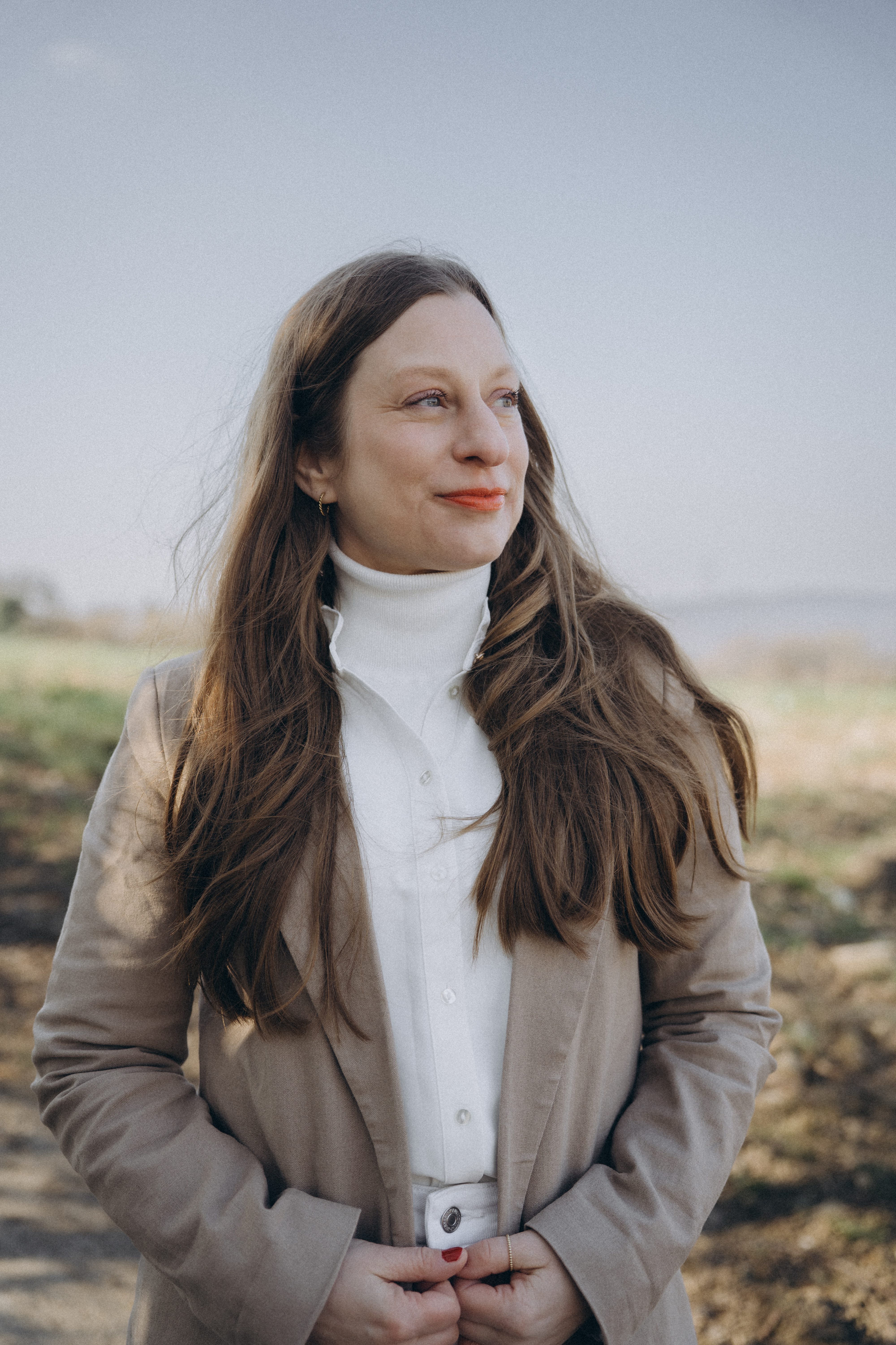 Abstrahiertes Linienportrait Nadine Rodeck